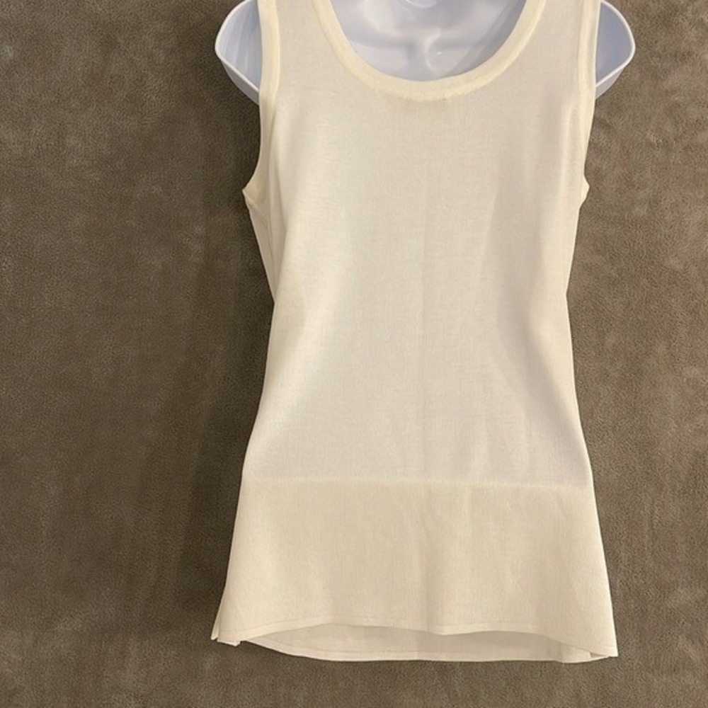 Misook Scoop Neck Women's Sz XS cream / white Tank Top Sleeveless Side Slit
